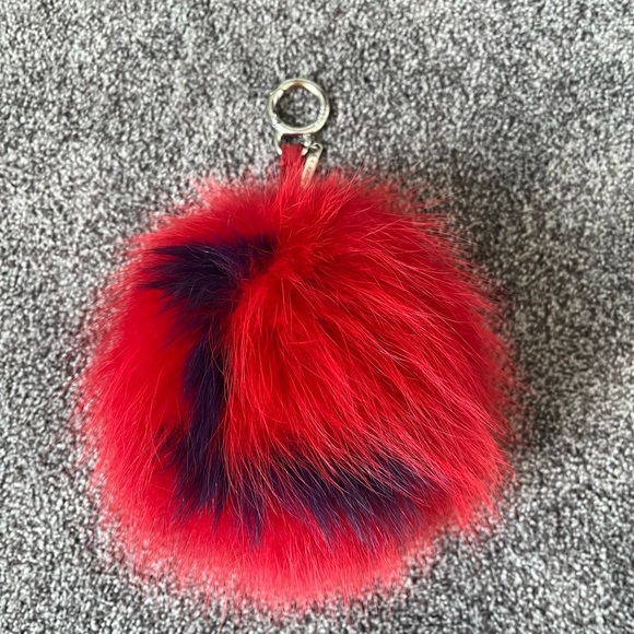 Fendi “L” bag charm keychain - Picture 4 of 8